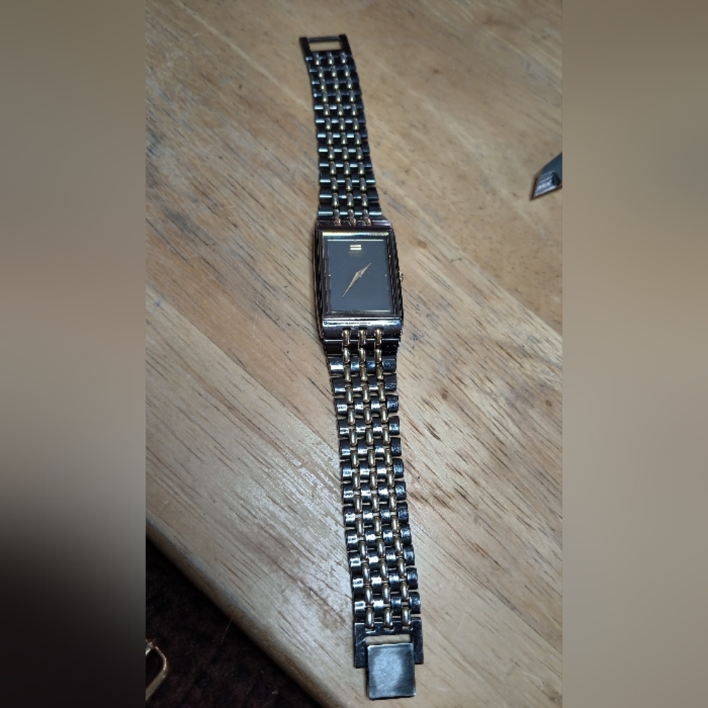 X Seiko Men's Quartz Two tone Gold and gun metal black case and bracelet SS back - Picture 3 of 10